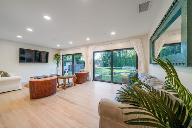 915 NW 20th St Unit SI ID1044516P