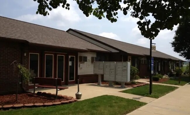 Photo - 440 N Main St