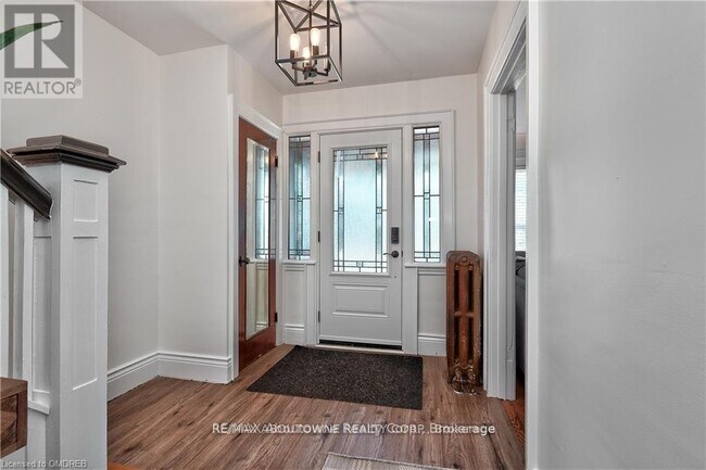 Photo - 23 Ottawa St S