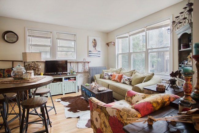 Living Room - Dakin Court - 910 W Dakin St
