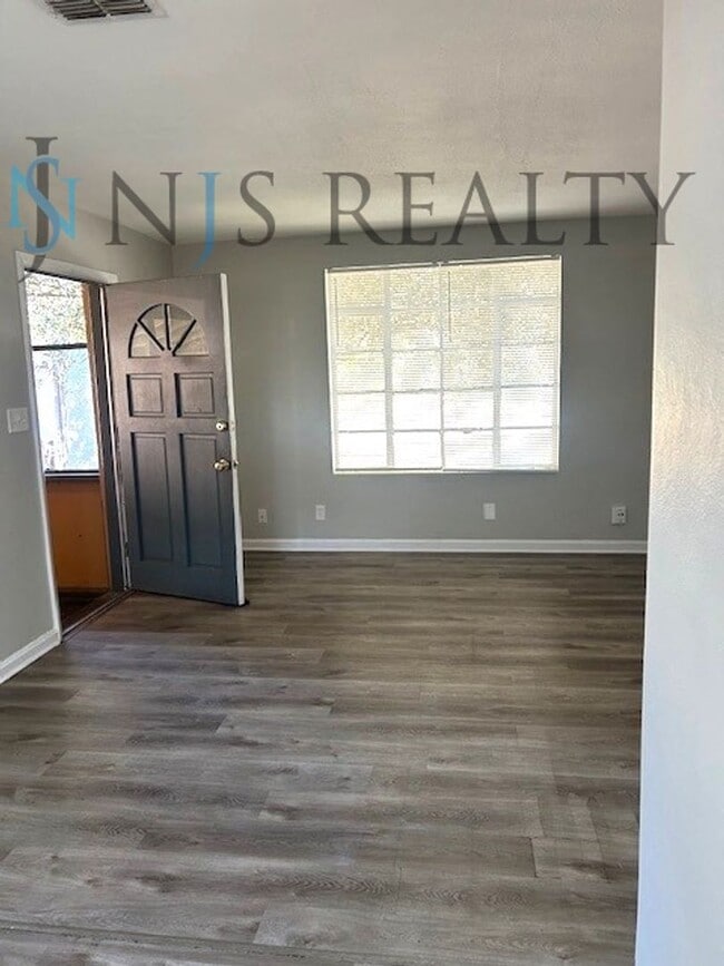 Photo - BEAUTIFULLY UPDATED 3/1 889sq ft home. with upgraded kitchen & bath & covered parking!!