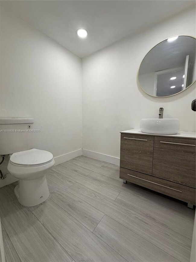 Building Photo - 10400 SW 108th Ave Unit A409-A409 Rental