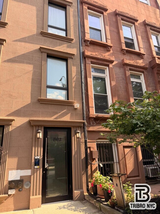 Photo - Lafayette Avenue