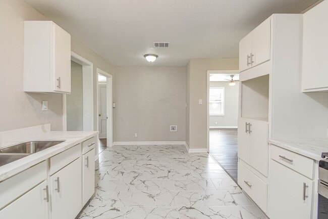 Building Photo - 3709 Gager St Unit 1