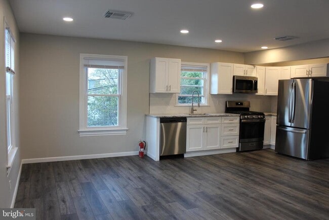 Photo - 34 Delsea Dr S