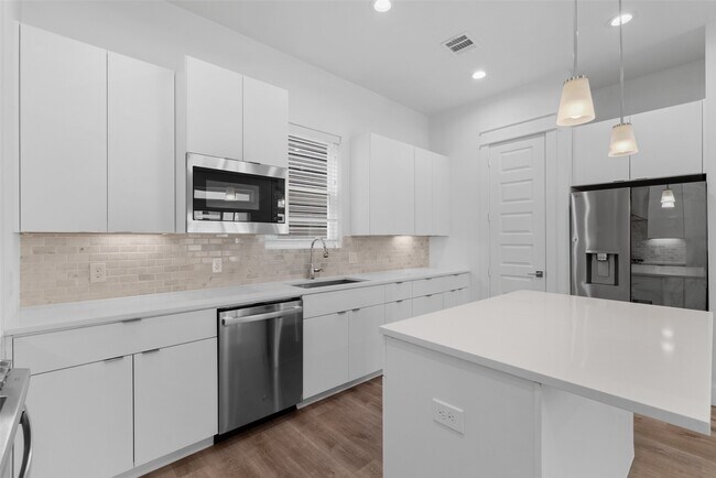 Building Photo - 513 Schweikhardt St