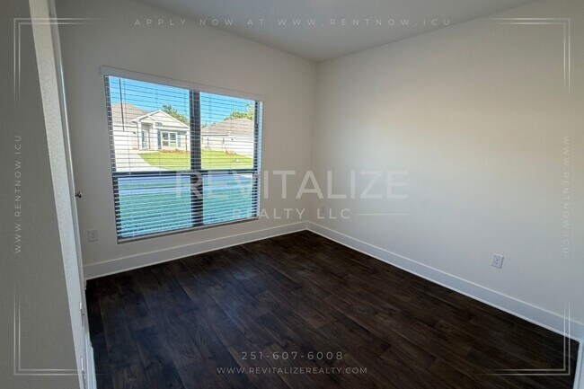 Photo - Lakeview Luxury Living in Hadley Village