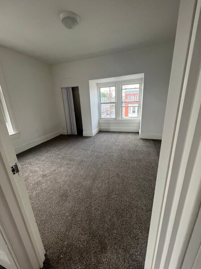 Bedroom - 158 W Jackson St