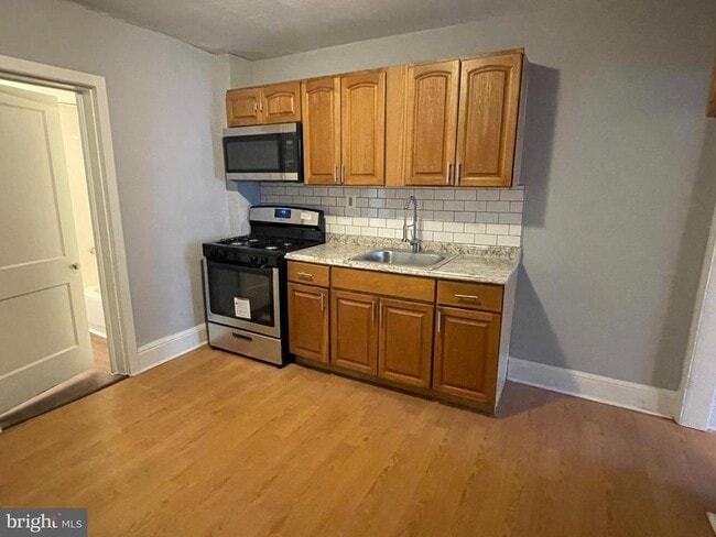 Photo - 5027 Worth St