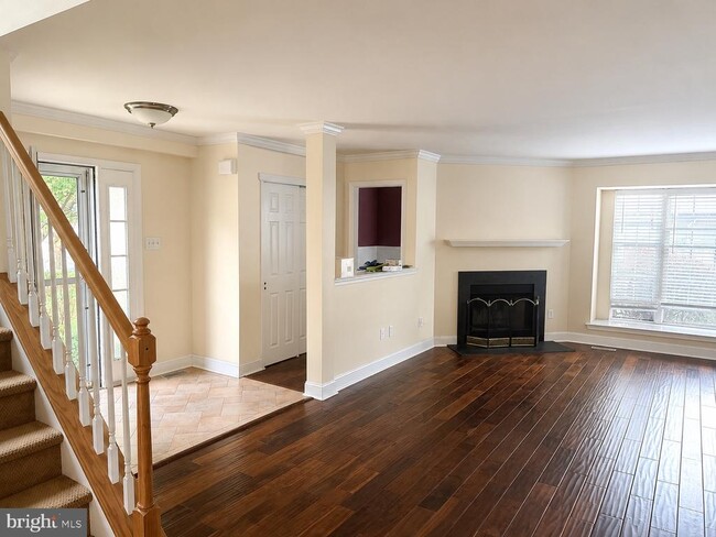 Photo - 102 Whistling Swan Ln