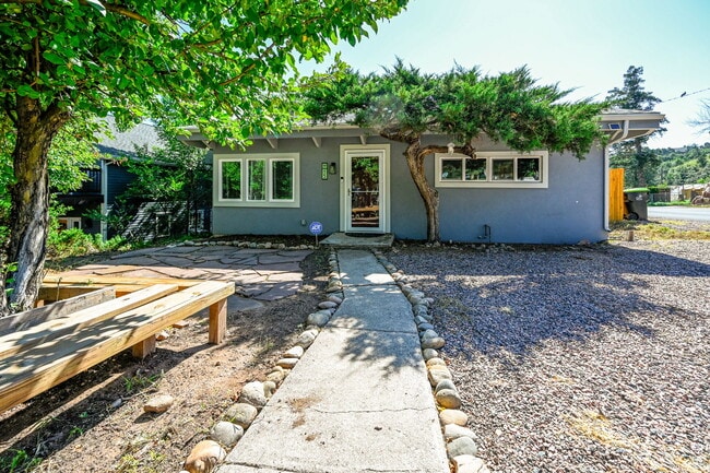 Building Photo - 15 Oak Pl Rental