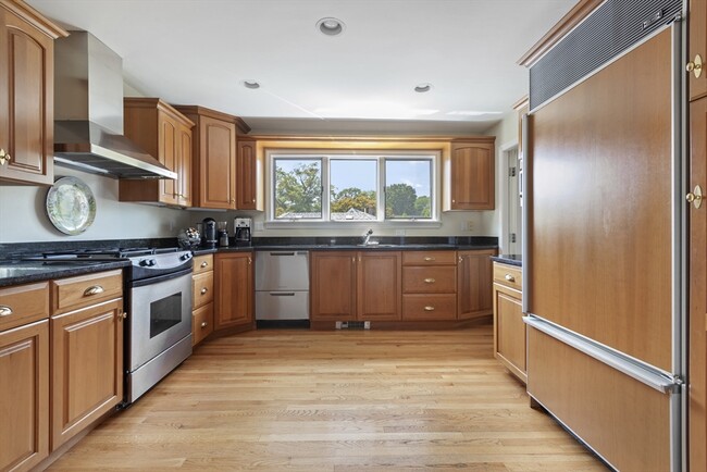 Building Photo - 17 Gilbert St Unit 2 Rental
