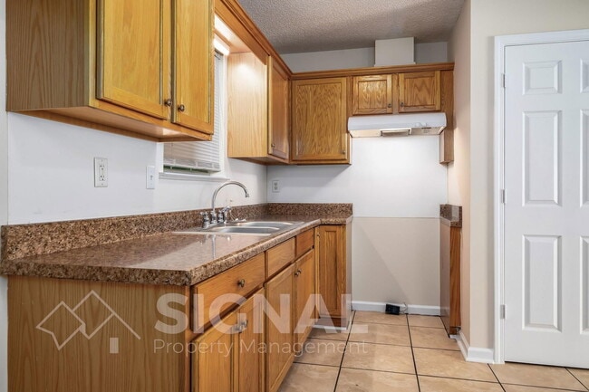 Photo - 1300 Yukon St