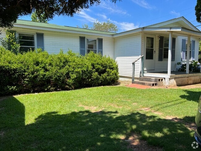 Building Photo - 3BR/2BA Available NOW- Napier Field Rental
