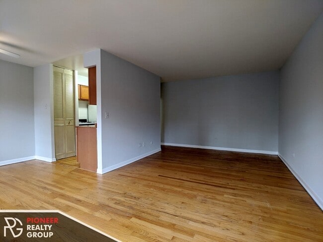 Photo - 510 W Briar Pl Unit 1