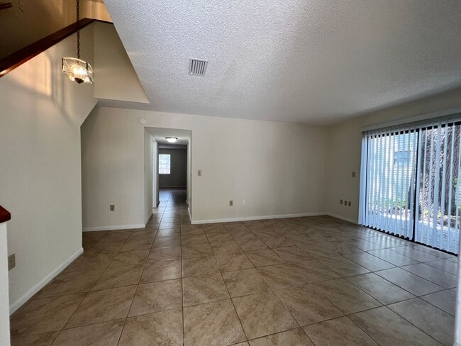 3583 Raintree Cir
