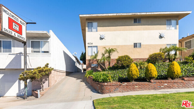 Building Photo - 906 Centinela Ave Unit Apt 8