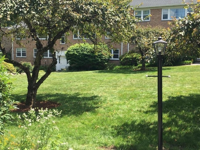 Building Photo - 82 Heritage Hill Rd Unit B