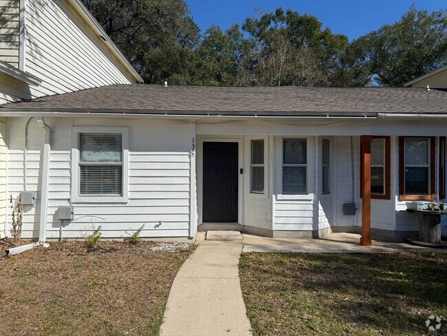 Building Photo - Charming & Updated 2-Bedroom Townhouse in ...