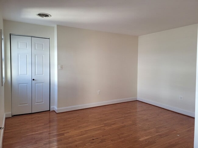 Photo - 18 W King St Unidad Apt 1