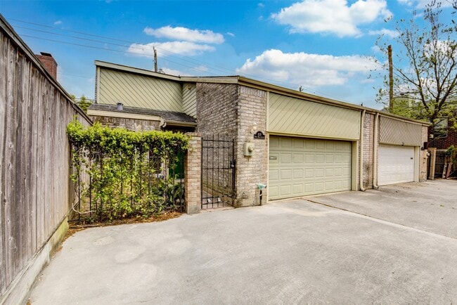 Photo - 928 W Main St