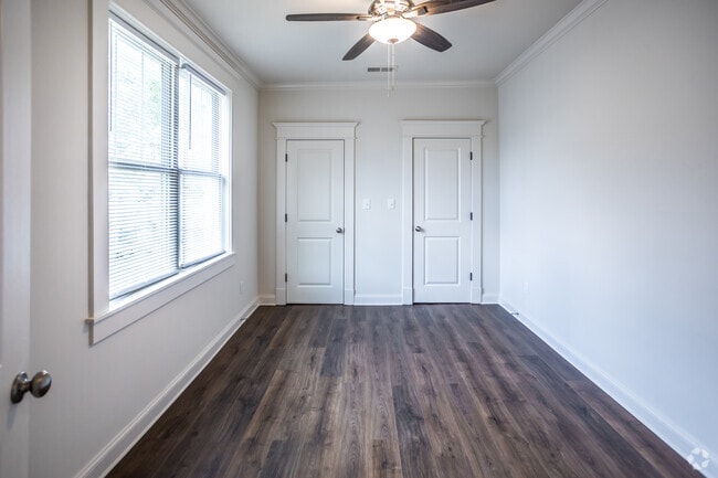 1 BR, 1 BA - 700SF