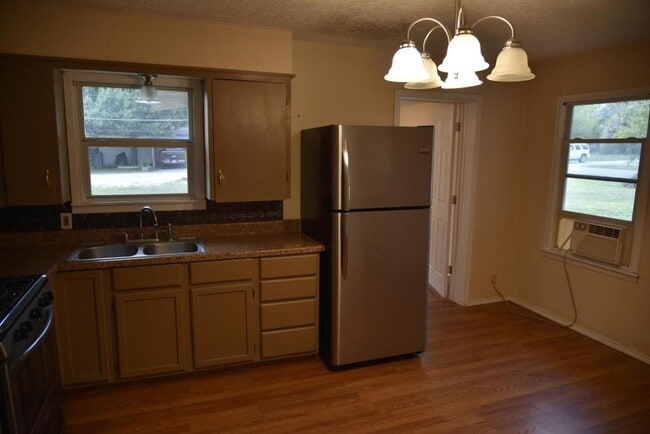 Photo - 302 S Oneal St