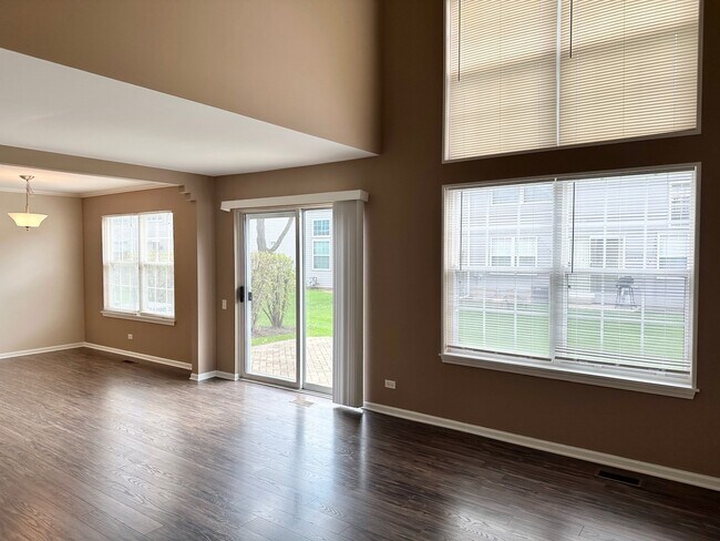 Photo - 693 Savannah Ln