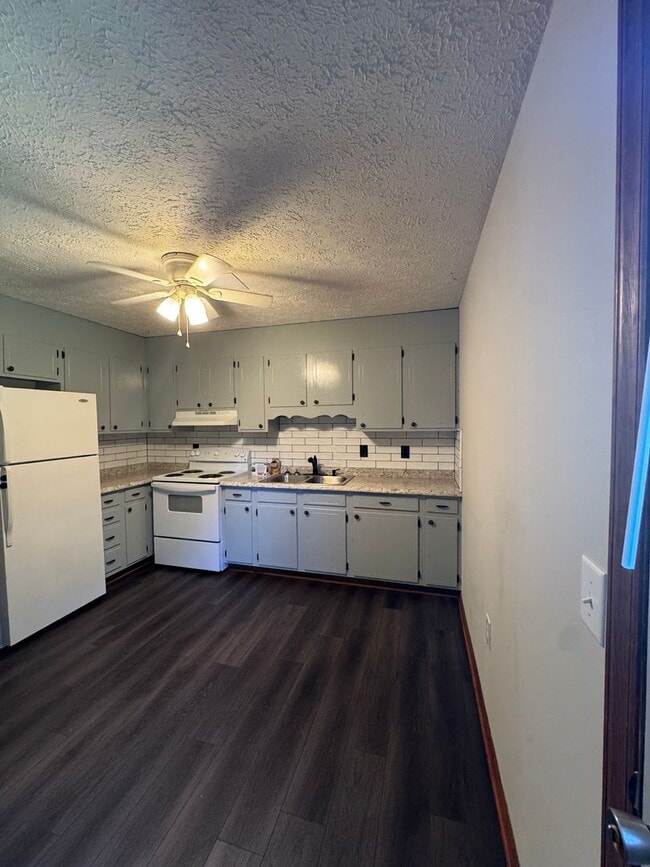 Photo - 4774 Mayfield Dr Unit 4774 Mayfield Dr #3