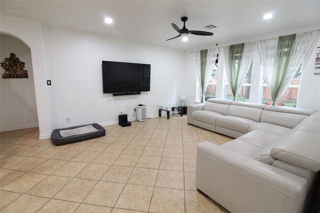 Photo - 606 Spanish Mustang Dr