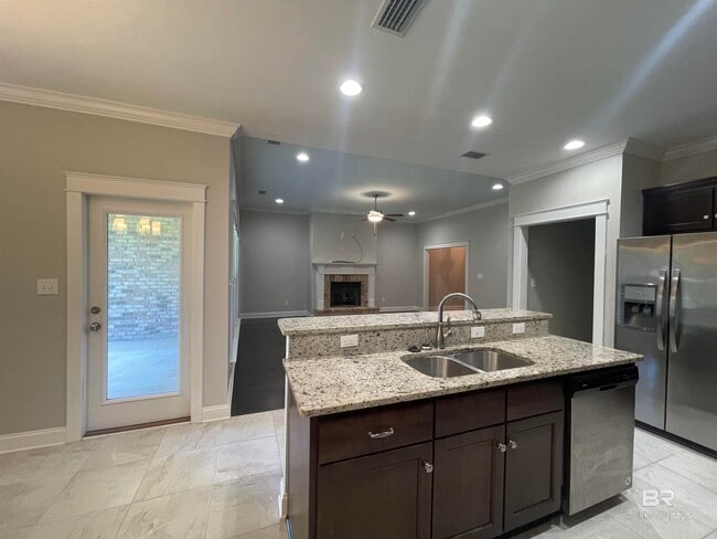 Photo - 253 Hawthorne Cir