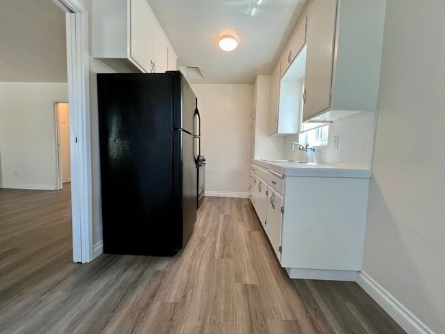 Building Photo - Pet Friendly Unit 3749 Herman Ave Rental