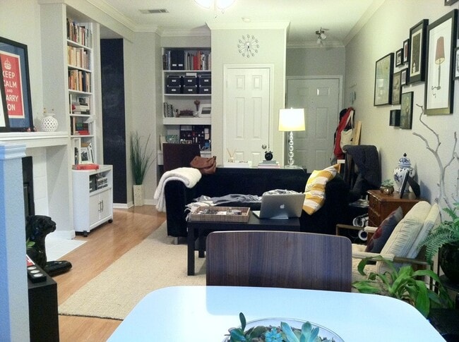 Photo - North Campus Condo Near UT – Spacious, Bright & Highly Convenient!