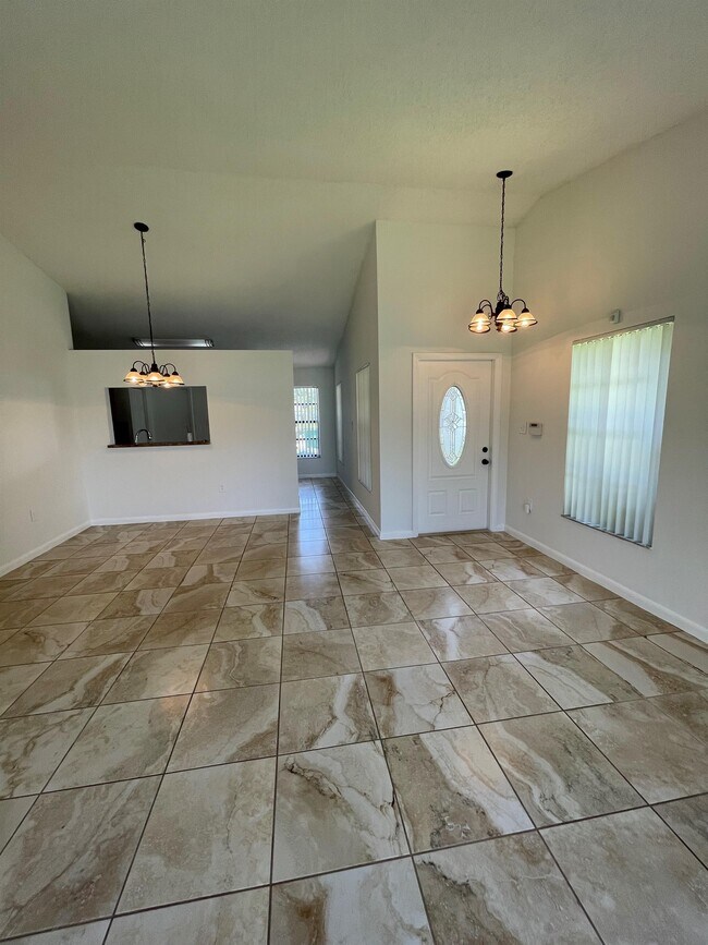 Photo - 13761 Newport Manor
