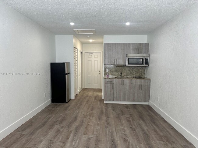 Building Photo - 2910 Pierce St Unit 205 Rental