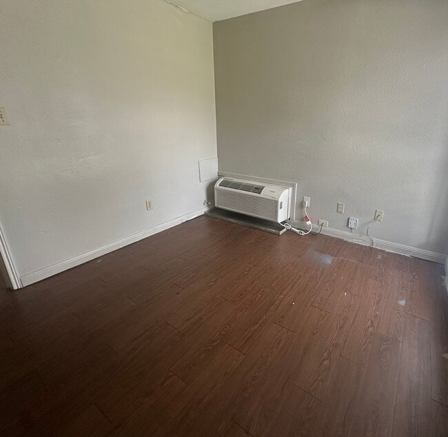 Building Photo - 210 Rue Royale Unit D