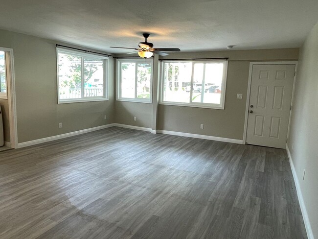 Photo - Upgraded 3 bedroom, 3 bath Multiplex Singl... House