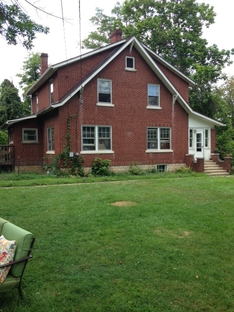 Building Photo - 3 bedroom home with LARGE Yard space - Available 8/05/2026