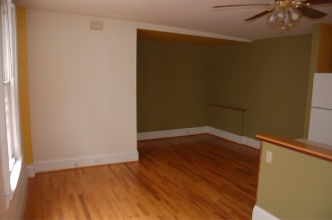 Photo - 3 W Hollister St Unidad 1