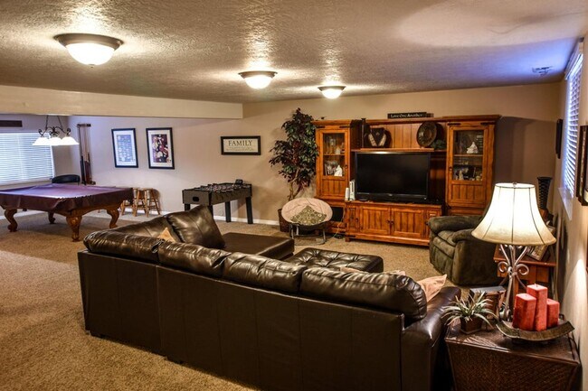 1157 W 120 N