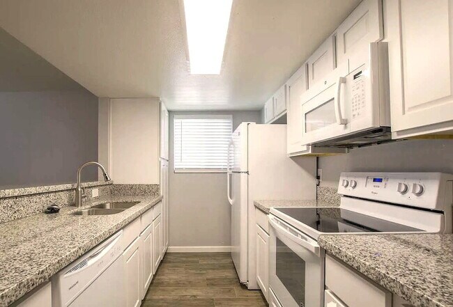 Photo - SPACIOUS EAST VALLEY LIVING IN PRIME MESA LOCATION WITH POOL ACCESS Unit 27