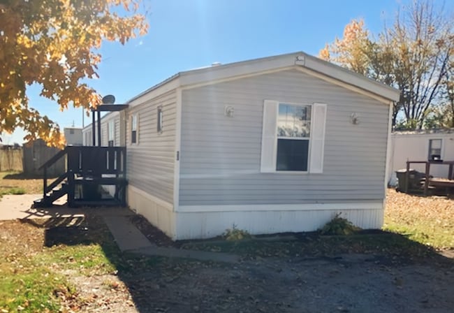 Photo - 33 Village Ct