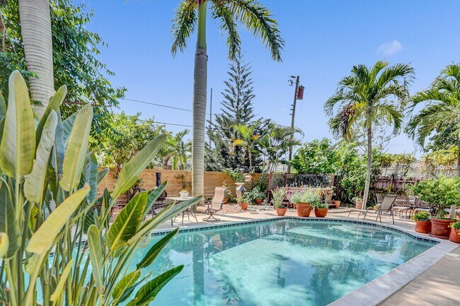 Photo - 420 NE 36th St