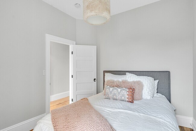 Photo - 1485 Beacon St Unidad 2