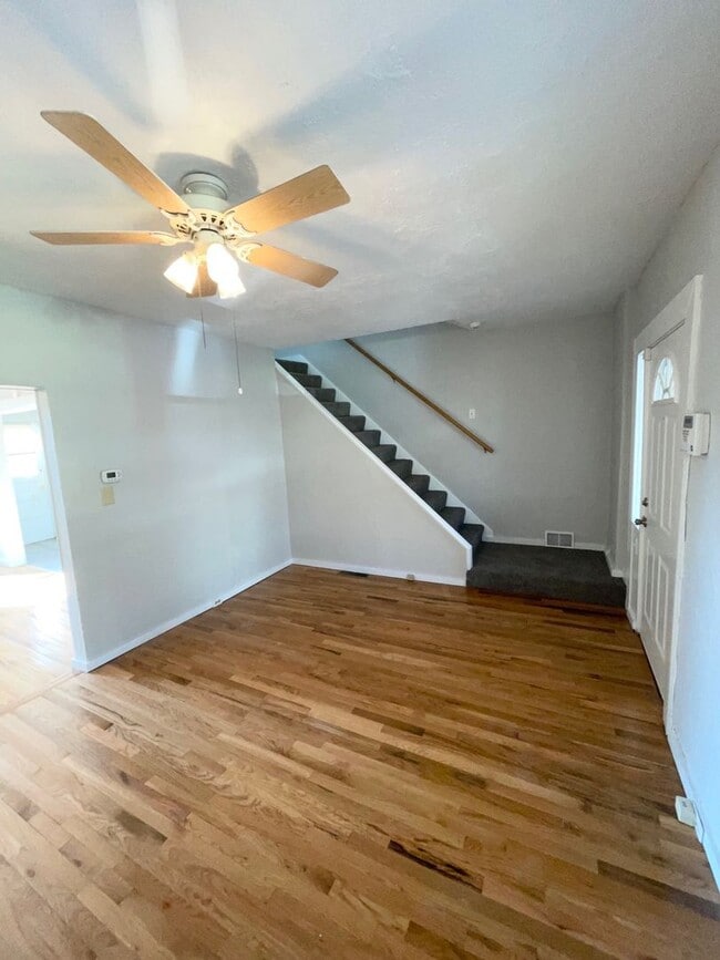 Photo - Newly Remodeled 3 Bedroom, 1.5 Bathroom in Brentwood- Basement Bar and Central Air!!