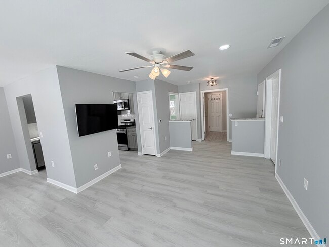 Photo - 43 Southwind Ln