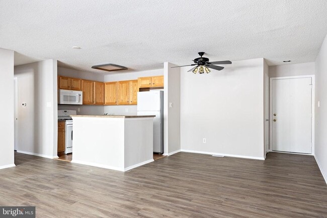 Photo - 211 Woodhollow Dr