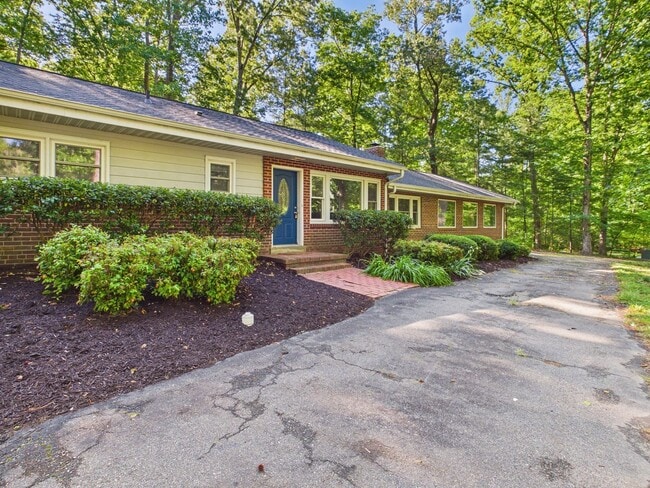 Building Photo - 7854 Whitworth Rd