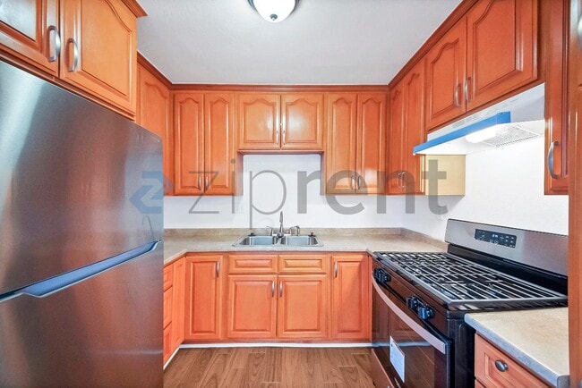 Photo - 2458 Normandie Ave