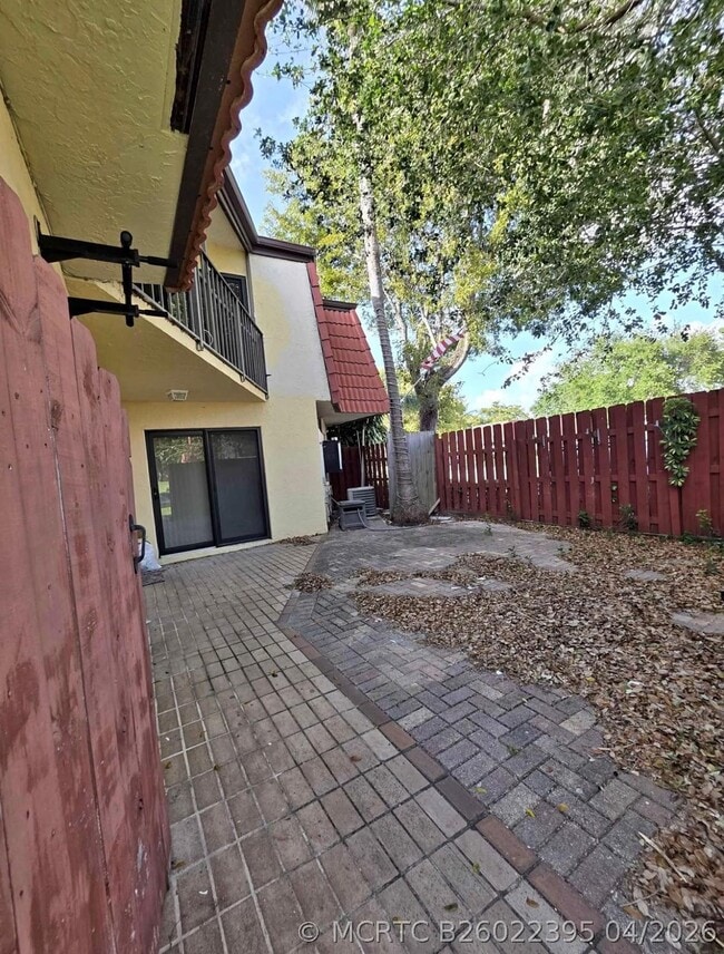 3928 Victoria Dr